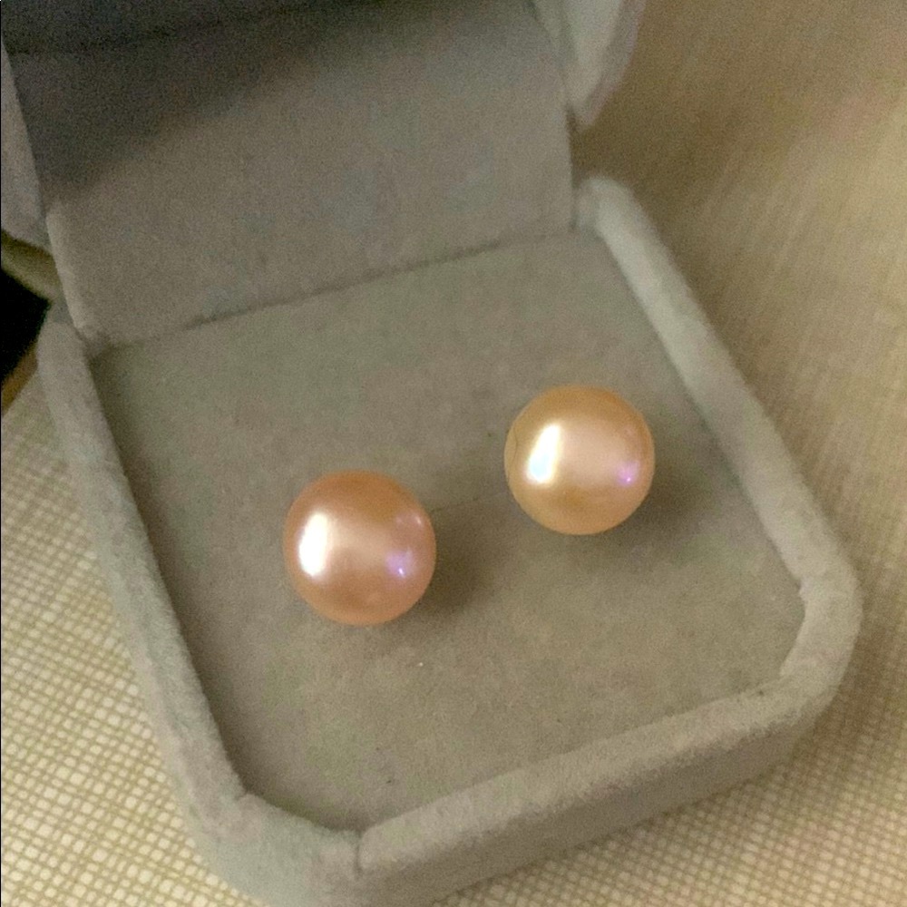 Lustrous Pink freshwater culture Pearl Earrings 10/11 mm